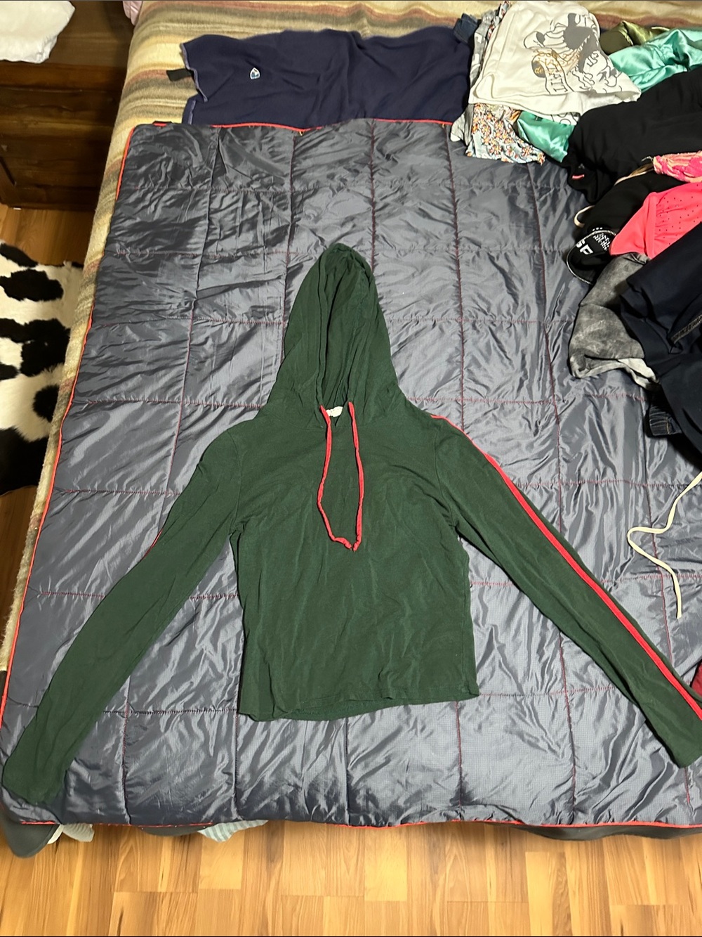 Women's Green Hooded Long-Sleeve Top with Red Trim - Casual Crop